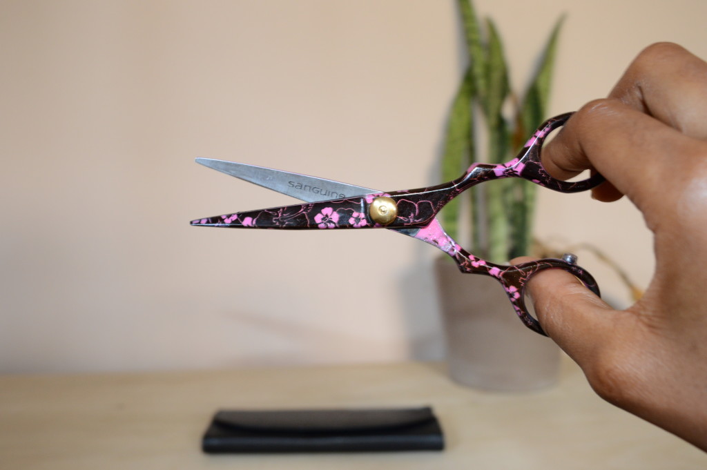 What Are The Signs That Your Hair Shears Need A Sharpen - Scissor